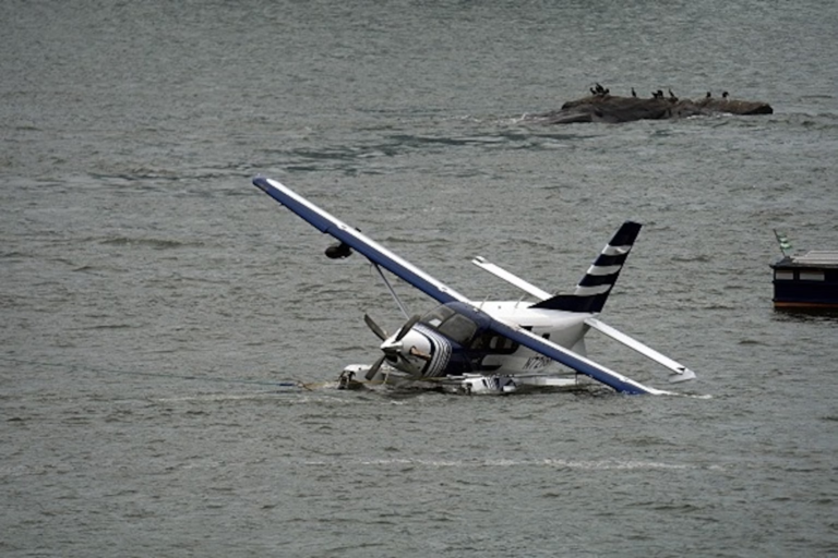 New York Seaplane Hard Landing Triggers Fast Rescue as Eight People Escape East River Incident With Only Minor Injuries
